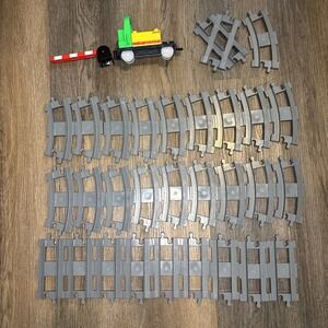 Lego Duplo Trains Track Lot Of 29 Curved, Straight, Crisscross Pieces Train Car